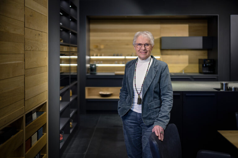 Porträt Geschäftsführerin von küche und raum