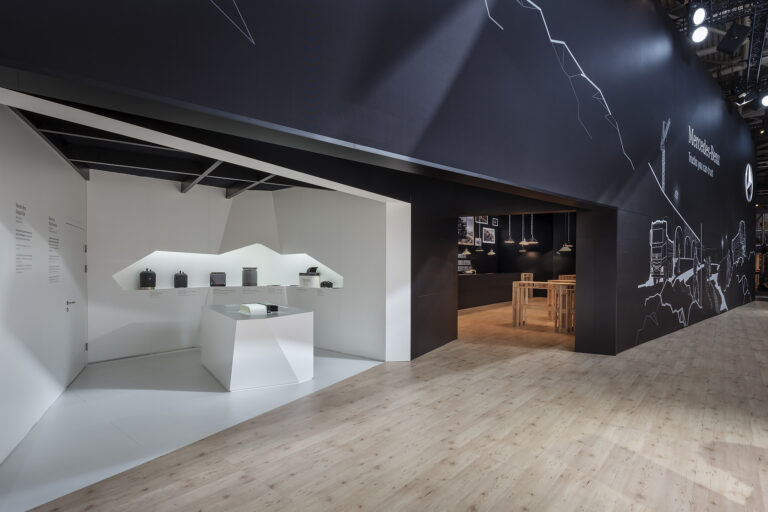 Messestand Mercedes-Benz // bauma