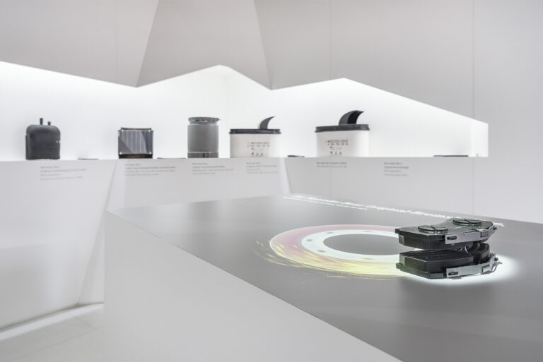 Messestand Mercedes-Benz // bauma