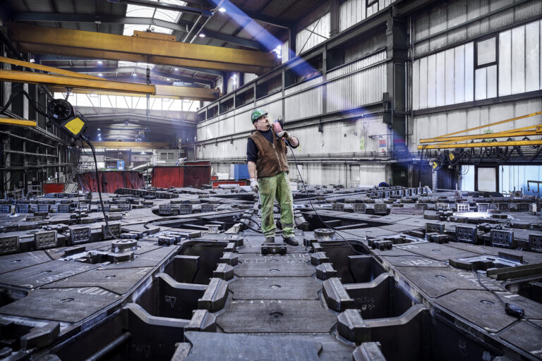 Schneidrad in Werkshalle // Schwanau