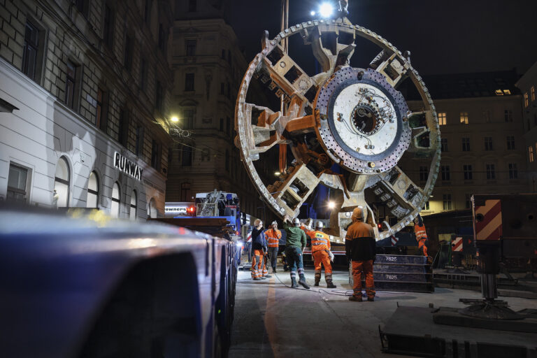 Verladung Schneidrad // Wien