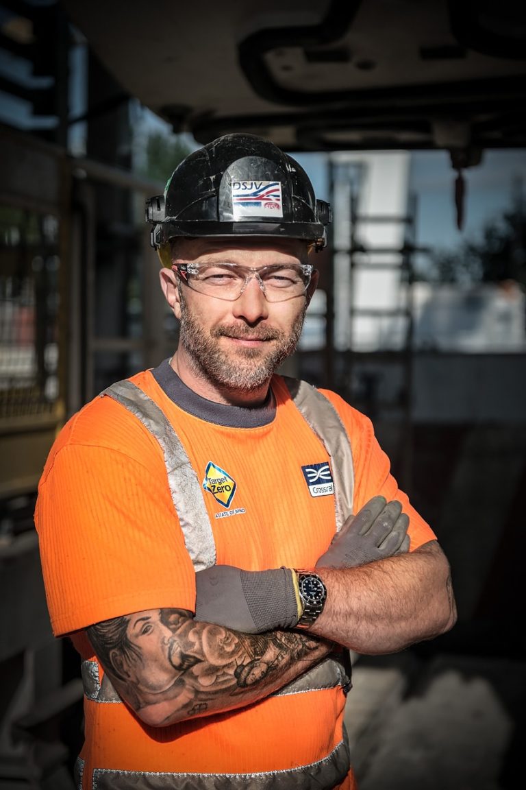 Corporate Fotografie | Reportage | Tunnelbau | Porträt eines selbstbewussten Tunnelbau Arbeiters | London