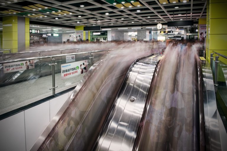Corporate Fotografie | Reportage | Tunnelbau | Menschenmassen in Metro in Guangzhou, Guangdon Provinz, China